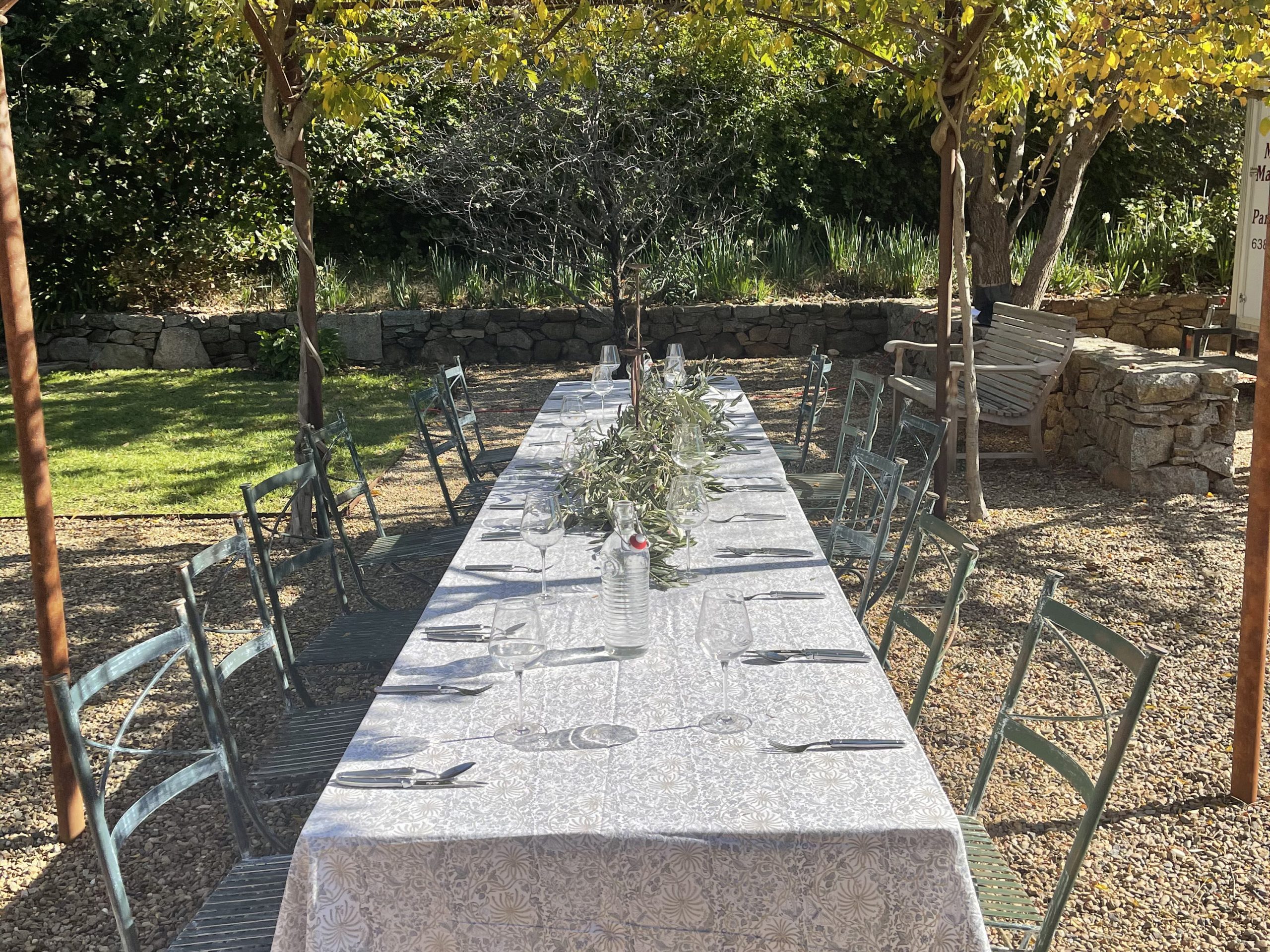outdoor_dining_table